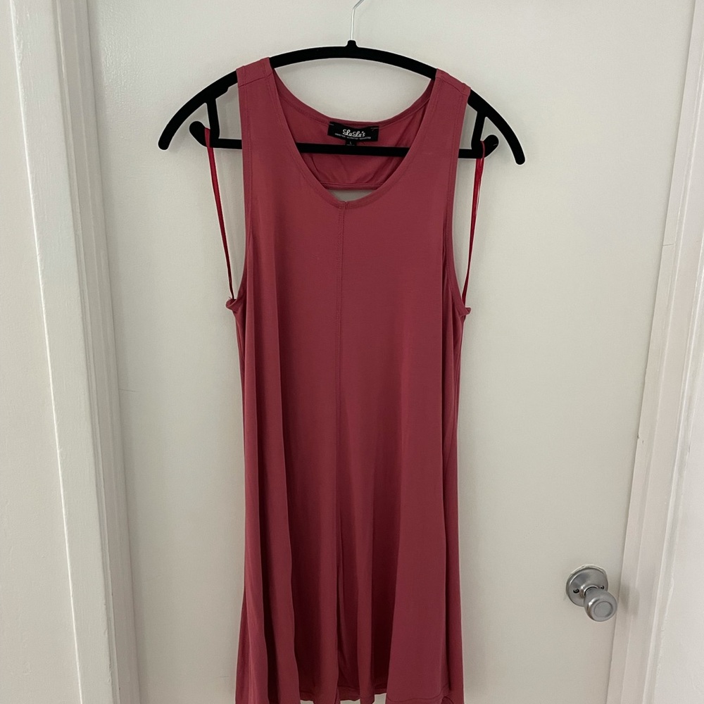 Lulu’s dusty rose colored shift dress